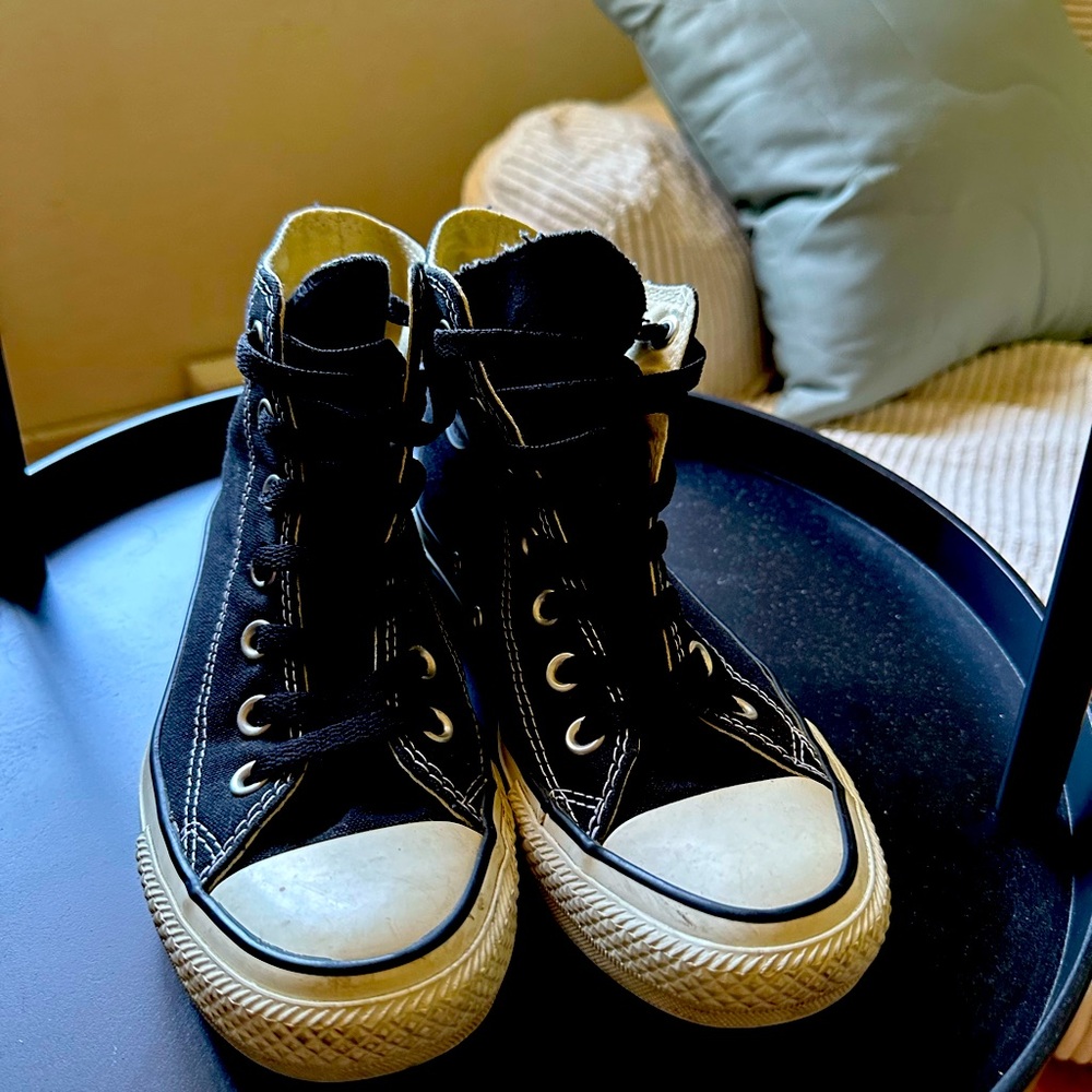 High Top Converse women’s size 6